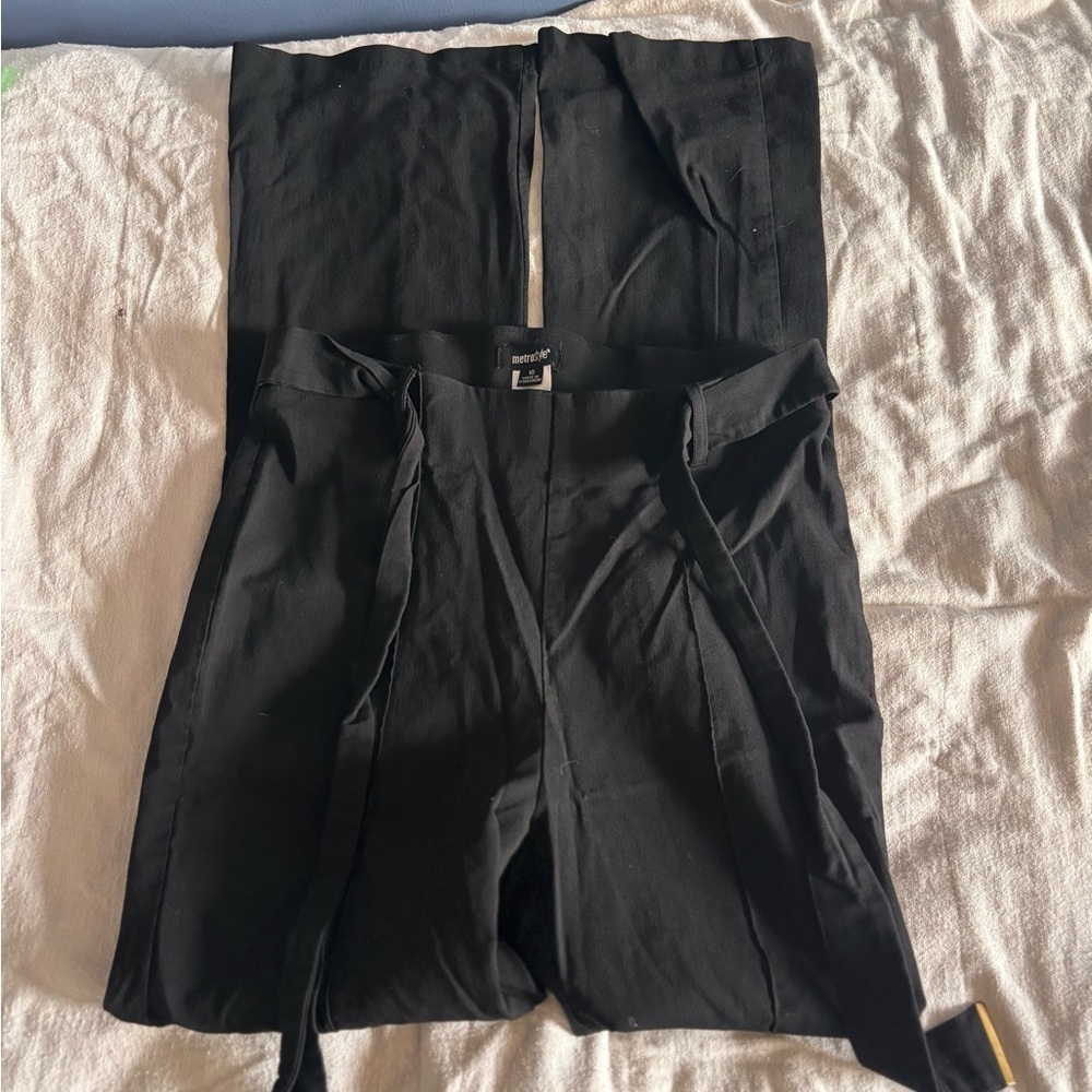 Metrostyle Black Dress Pants Size 10. Built in belt. Elastic waist.